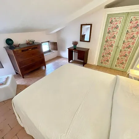 Adam House, Exclusive Pool, Outstanding Views, Vast Garden, Aircon, Sleeps 8 *