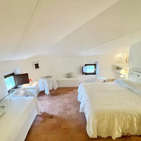 Adam House, Exclusive Pool, Outstanding Views, Vast Garden, Aircon, Sleeps 8 *