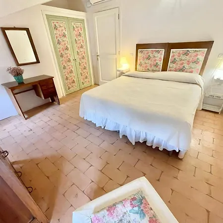 Adam House, Exclusive Pool, Outstanding Views, Vast Garden, Aircon, Sleeps 8 Villa