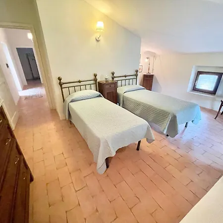 Adam House, Exclusive Pool, Outstanding Views, Vast Garden, Aircon, Sleeps 8 Spoleto