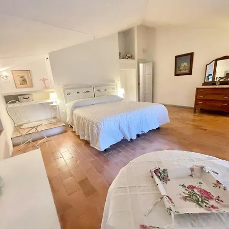 Adam House, Exclusive Pool, Outstanding Views, Vast Garden, Aircon, Sleeps 8 Spoleto