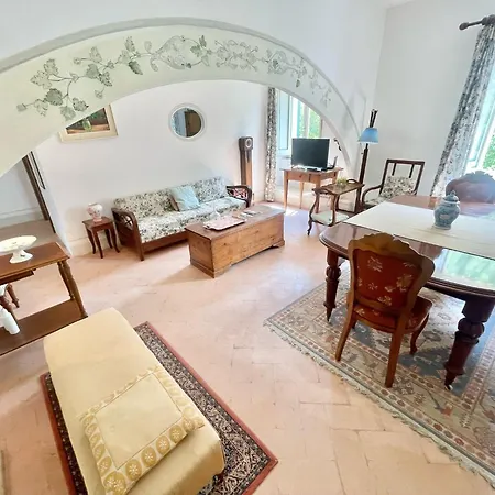 Adam House, Exclusive Pool, Outstanding Views, Vast Garden, Aircon, Sleeps 8