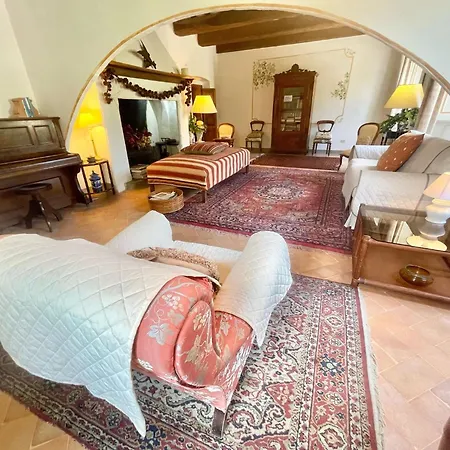 Adam House, Exclusive Pool, Outstanding Views, Vast Garden, Aircon, Sleeps 8 Villa Spoleto