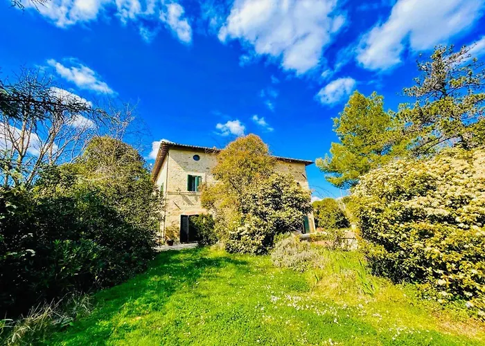 Вилла Adam House, Exclusive Pool, Outstanding Views, Vast Garden, Aircon, Sleeps 8 Сполето