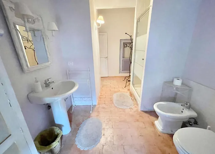 Adam House, Exclusive Pool, Outstanding Views, Vast Garden, Aircon, Sleeps 8 * Сполето