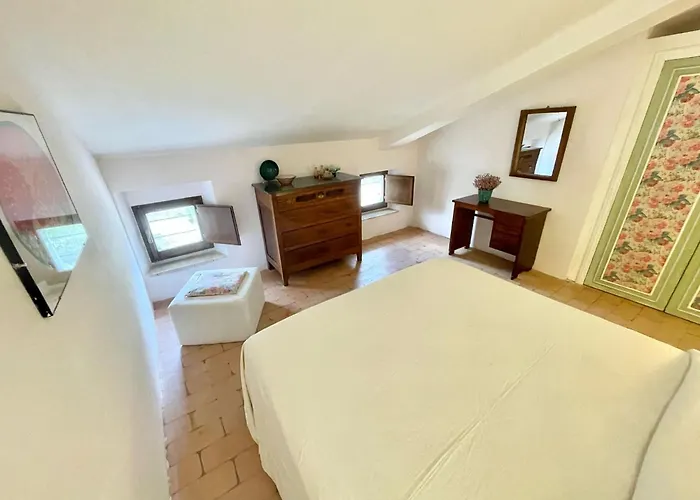 Adam House, Exclusive Pool, Outstanding Views, Vast Garden, Aircon, Sleeps 8 *