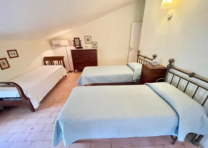 Adam House, Exclusive Pool, Outstanding Views, Vast Garden, Aircon, Sleeps 8 Вилла *