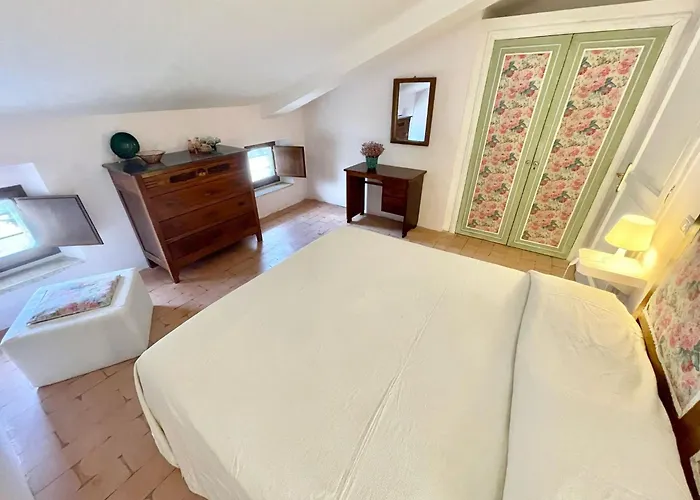 Adam House, Exclusive Pool, Outstanding Views, Vast Garden, Aircon, Sleeps 8 *