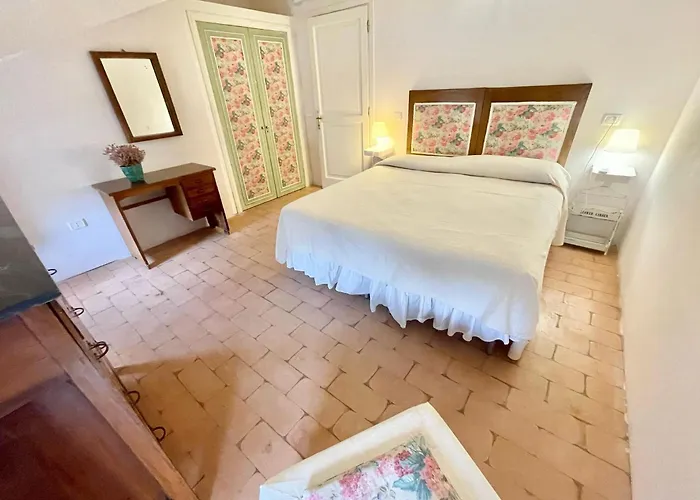 Adam House, Exclusive Pool, Outstanding Views, Vast Garden, Aircon, Sleeps 8 Вилла