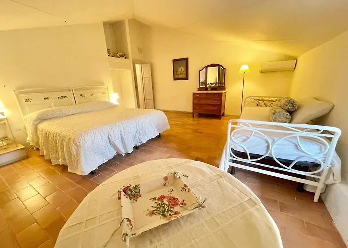 Adam House, Exclusive Pool, Outstanding Views, Vast Garden, Aircon, Sleeps 8 Вилла *