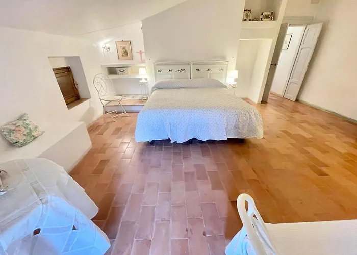 Adam House, Exclusive Pool, Outstanding Views, Vast Garden, Aircon, Sleeps 8