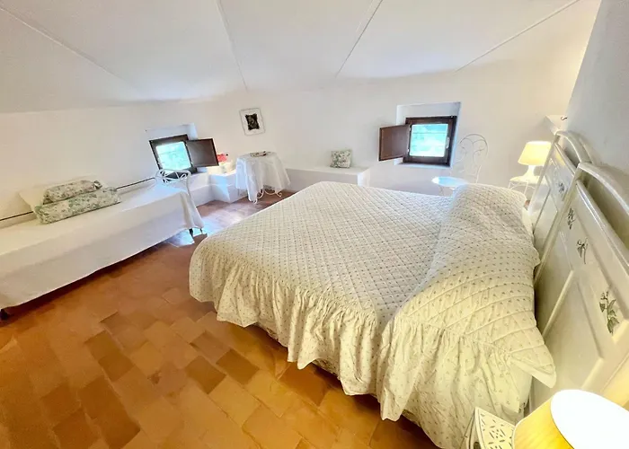 Adam House, Exclusive Pool, Outstanding Views, Vast Garden, Aircon, Sleeps 8 Вилла Сполето