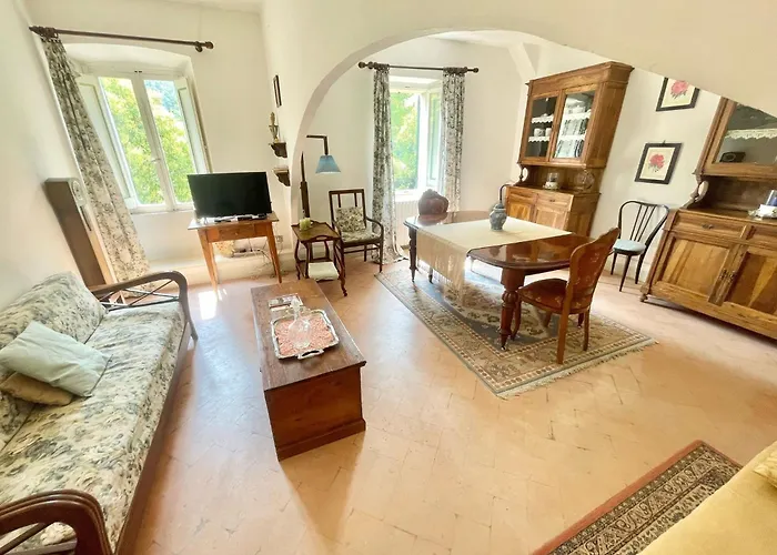 Adam House, Exclusive Pool, Outstanding Views, Vast Garden, Aircon, Sleeps 8 Вилла *