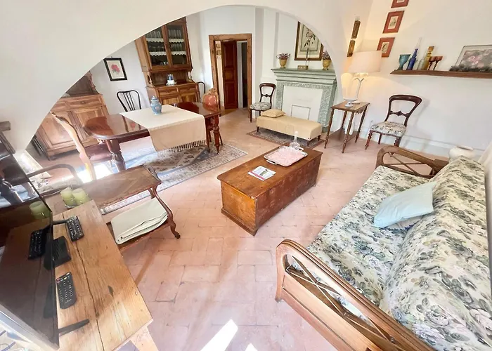 Adam House, Exclusive Pool, Outstanding Views, Vast Garden, Aircon, Sleeps 8 Вилла Сполето