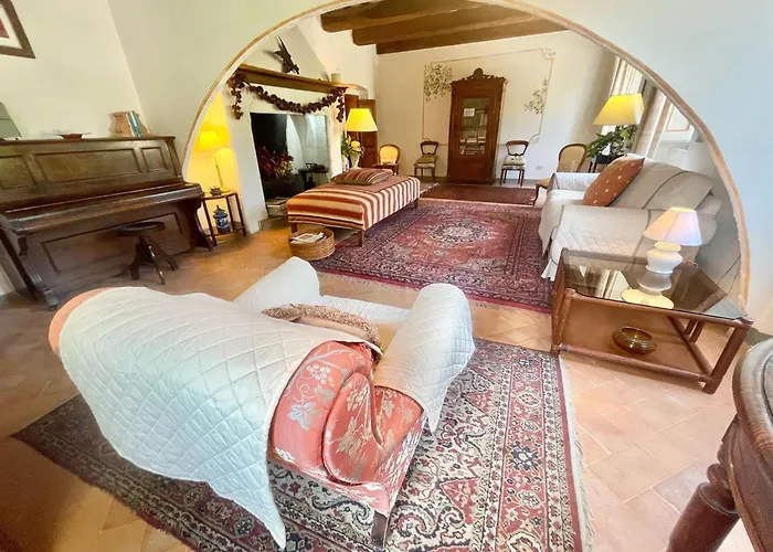 Adam House, Exclusive Pool, Outstanding Views, Vast Garden, Aircon, Sleeps 8 Вилла Сполето