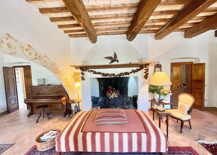 Adam House, Exclusive Pool, Outstanding Views, Vast Garden, Aircon, Sleeps 8 Вилла Сполето