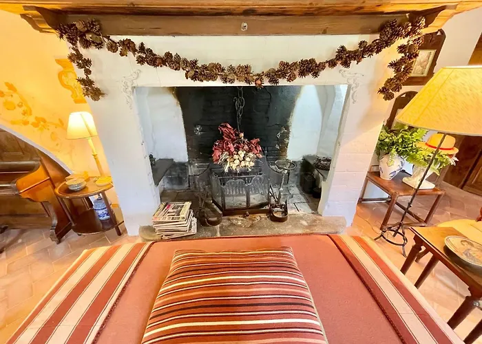 Adam House, Exclusive Pool, Outstanding Views, Vast Garden, Aircon, Sleeps 8