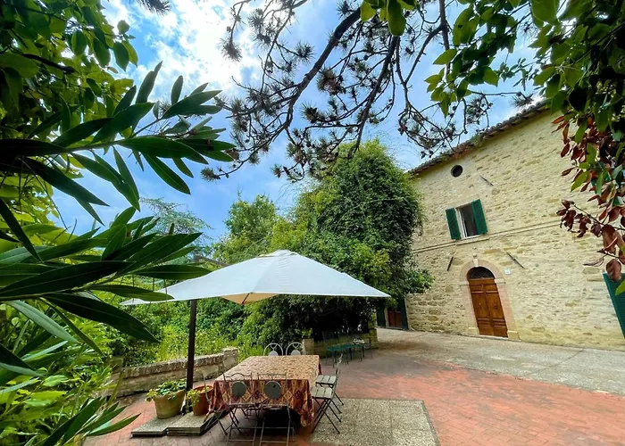 Adam House, Exclusive Pool, Outstanding Views, Vast Garden, Aircon, Sleeps 8 Вилла Сполето